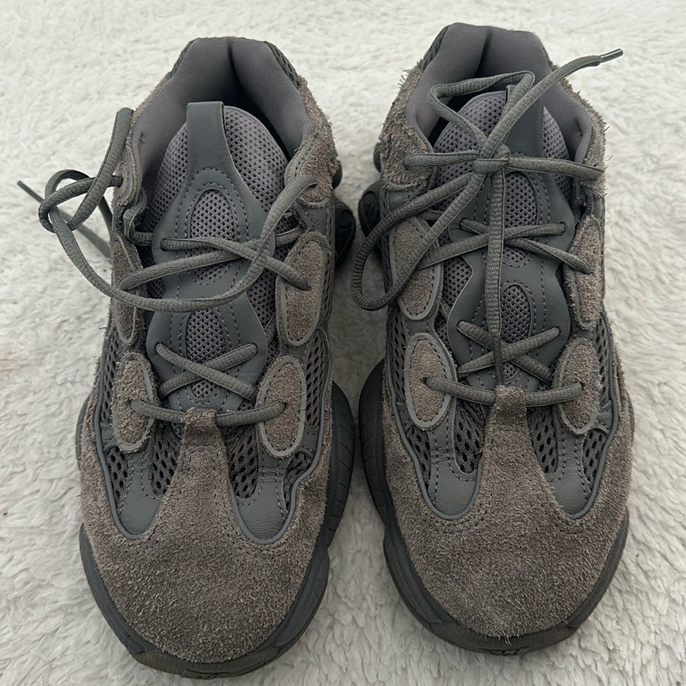 YEEZY 7 1/2 Male